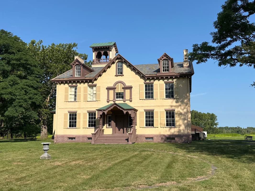 walking near me in Martin Van Buren National Historic Site in autumn