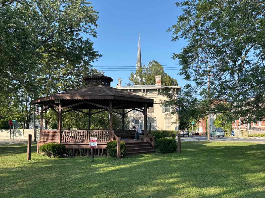 walking near me in Washington Park in autumn
