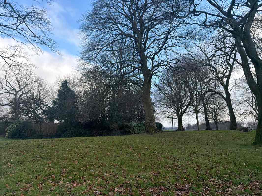 walking near me in Moor Park in winter
