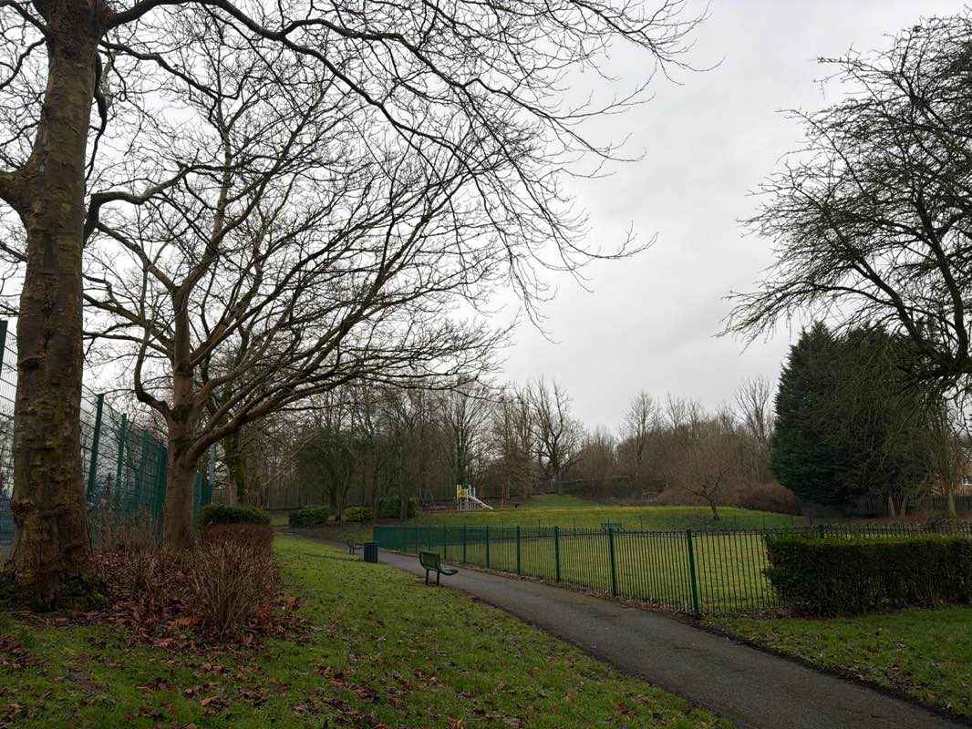 walking near me in Barden Gardens in winter