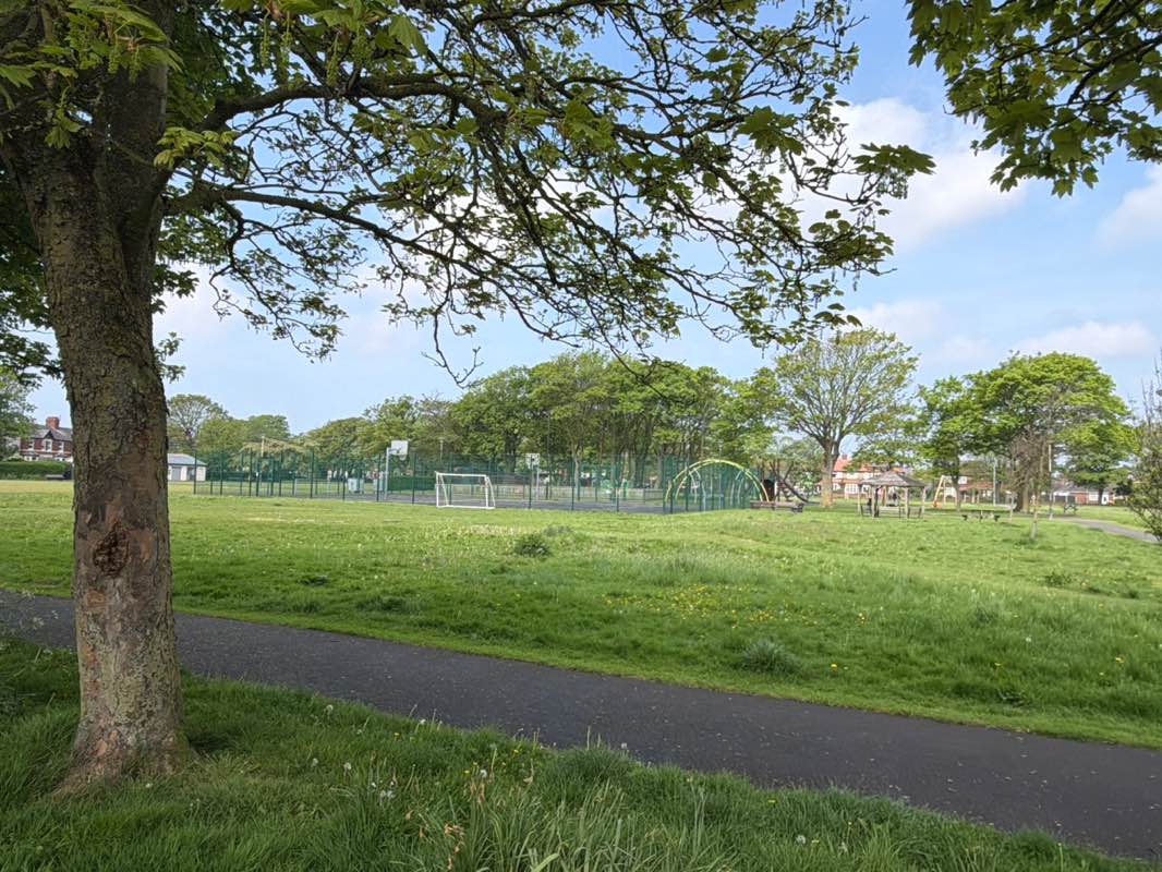 walking near me in Hope Street Park in spring