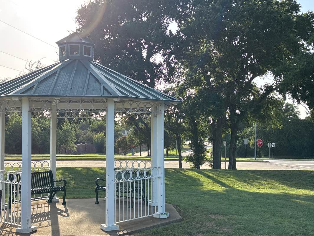 walking near me in Meadowlake Park in summer