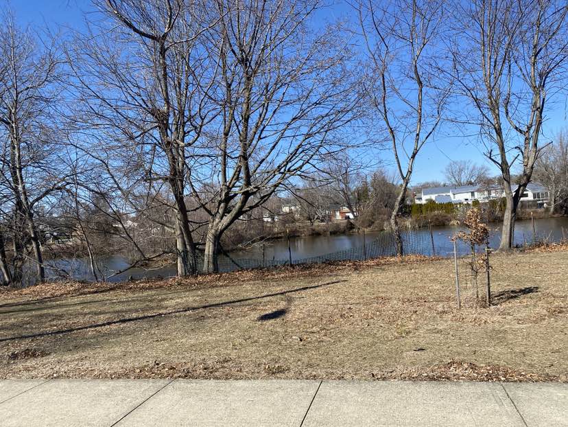 walking near me in Takanassee Lake Park in spring