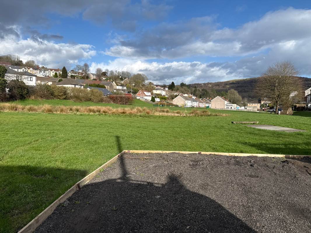 walking near me in Windsor Park in spring