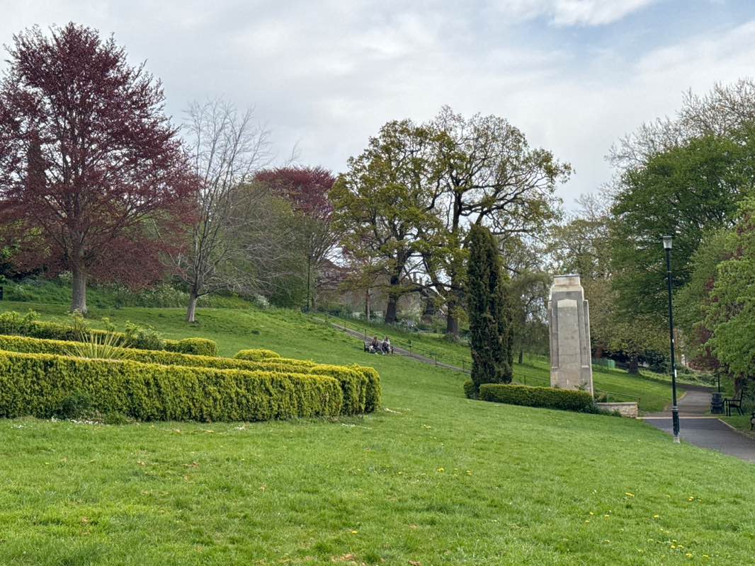 walking near me in Park Gardens in spring