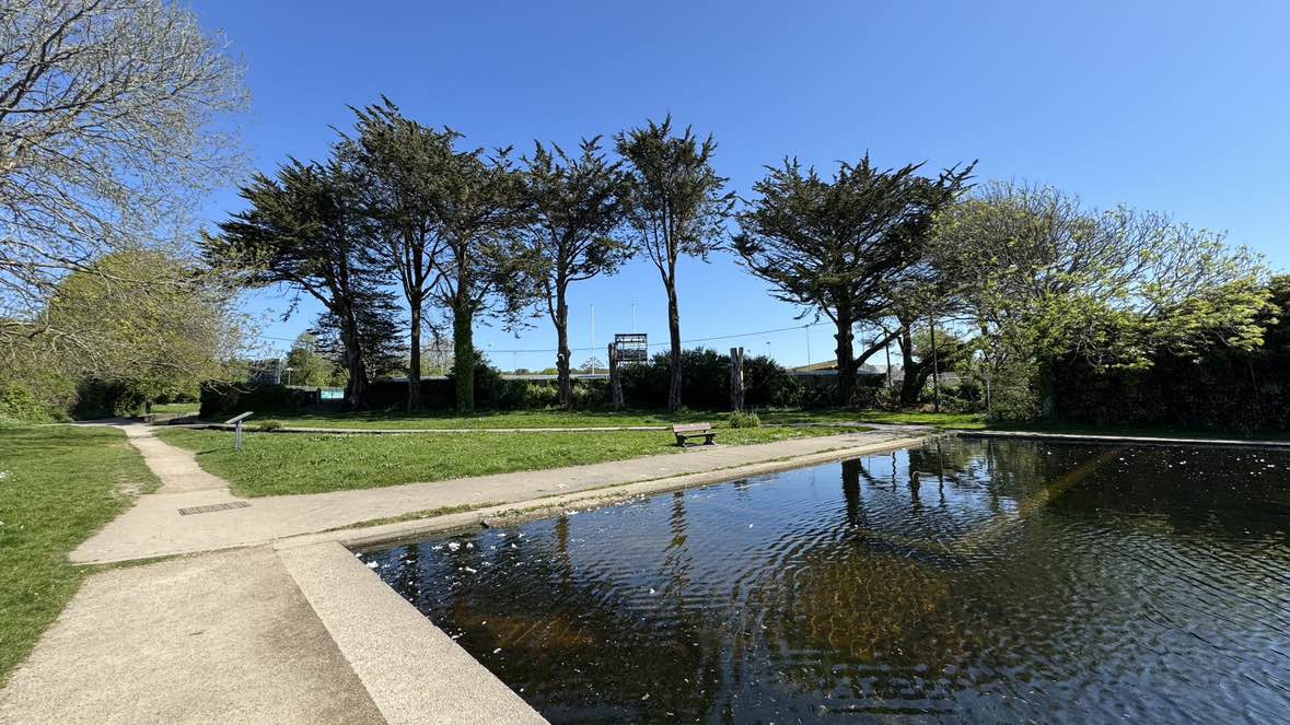 walking near me in Lariggan Gardens in spring