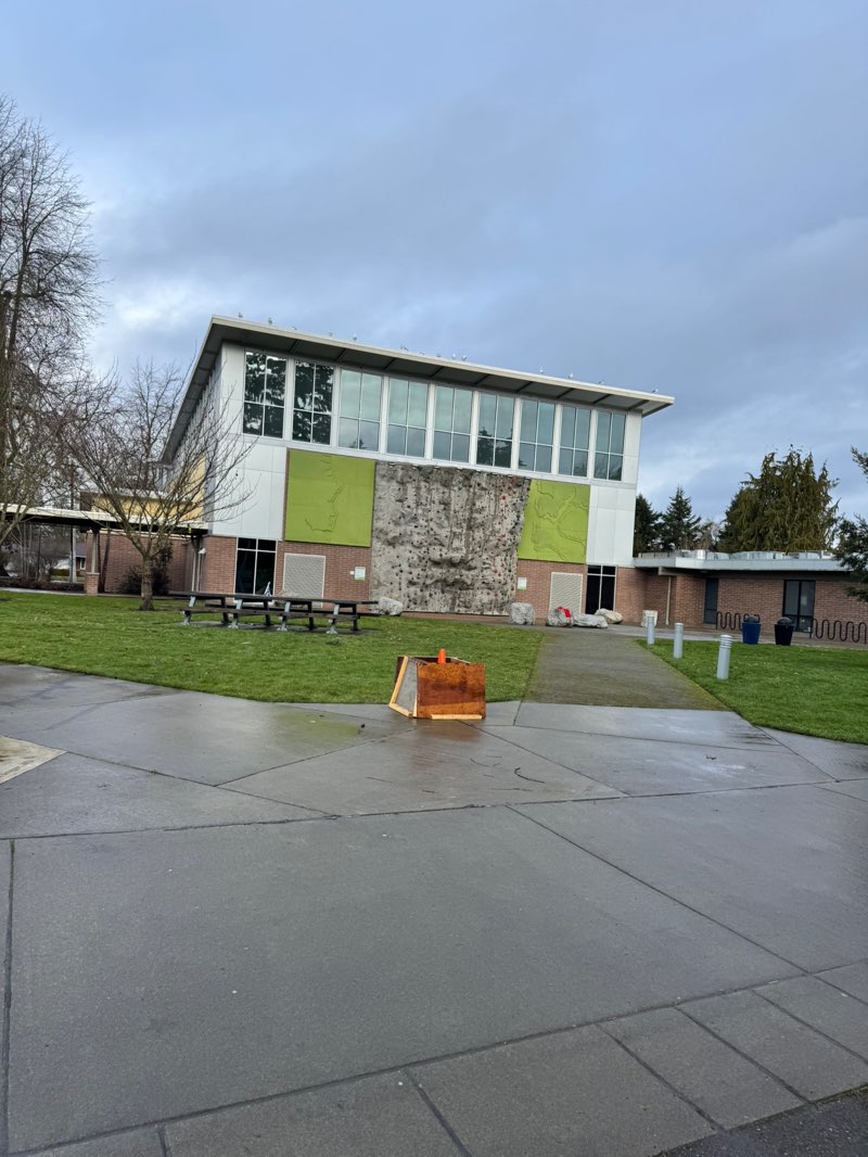 walking near me in Les Gove Park in winter