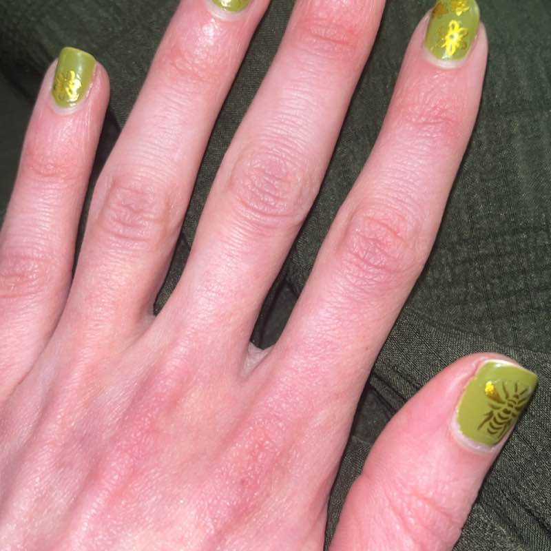 pacing while my nails dry 💅🏼 Samantha post image