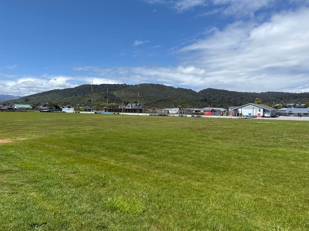 walking near me in Rugby Park in spring