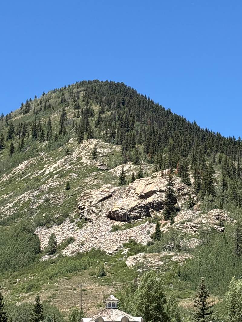 walking near me in Silverton Memorial Park in summer