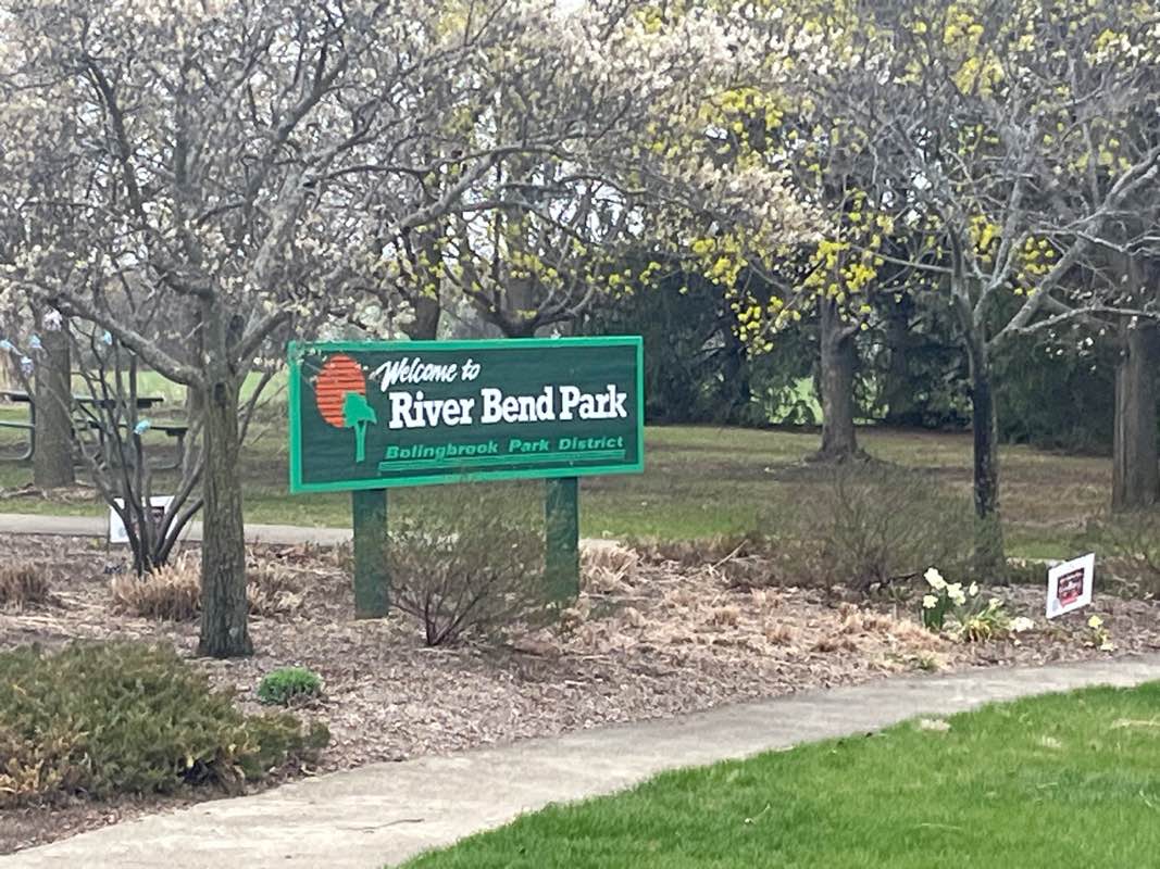 walking near me in Riverbend Park in spring
