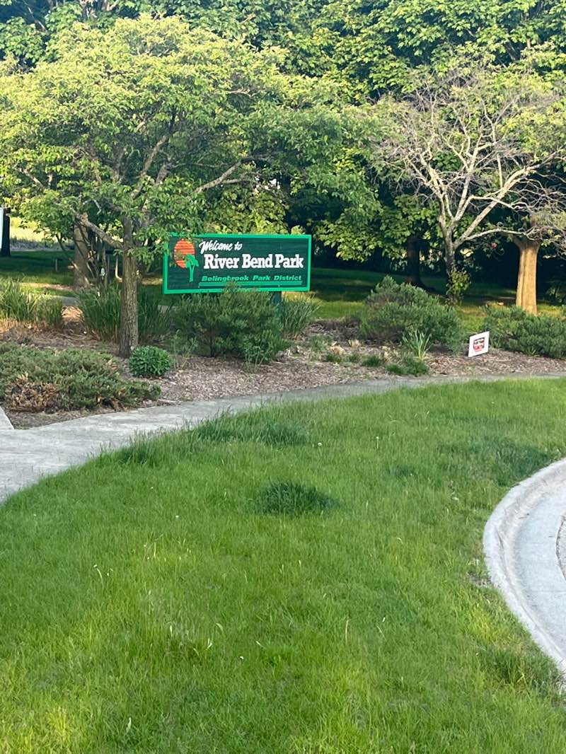 walking near me in Riverbend Park in spring