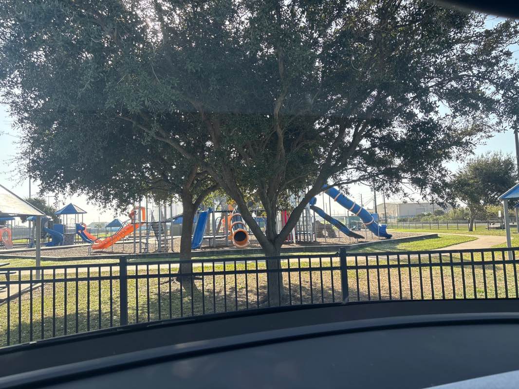 walking near me in Schreiber Park in winter