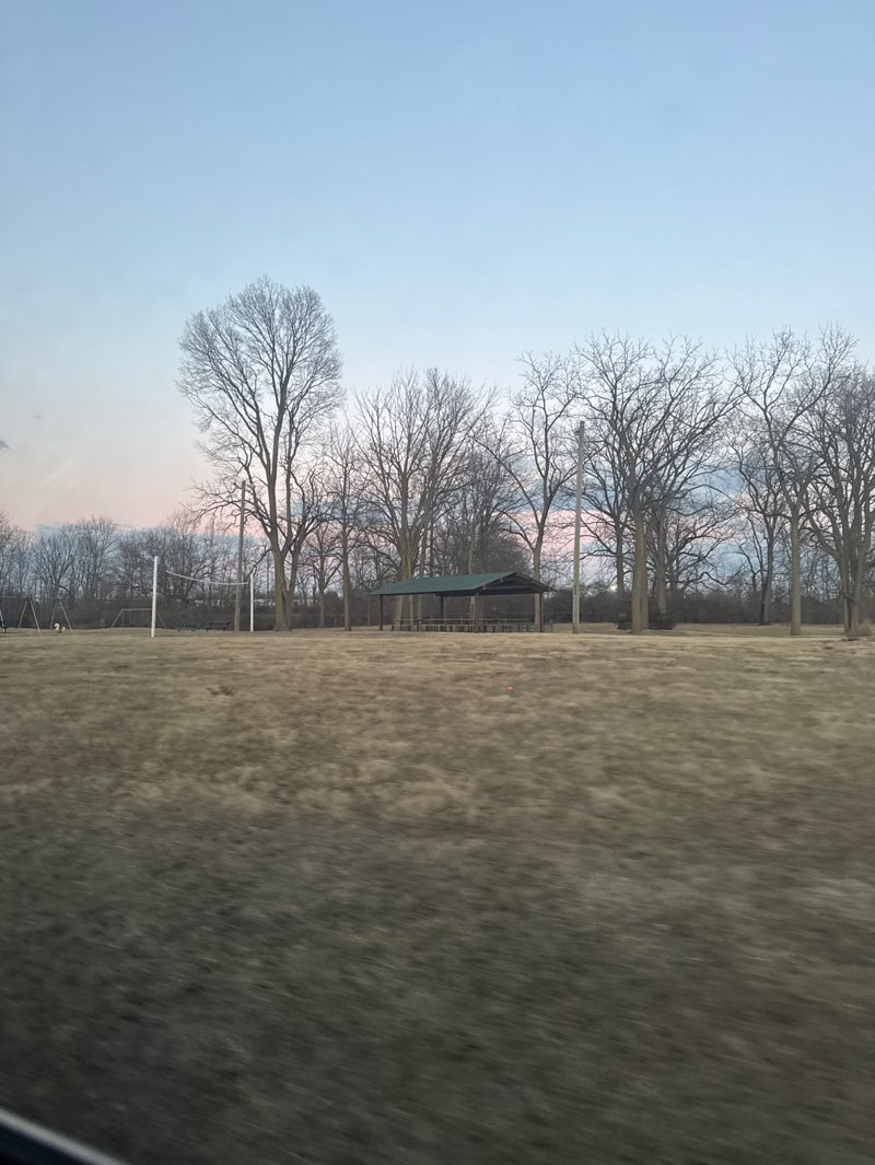 walking near me in Cottingham Park in winter