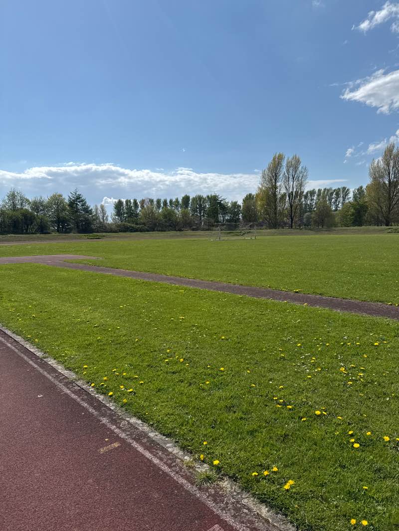 walking near me in Everholm in spring