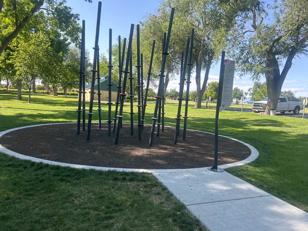 walking near me in Lakeview Park in summer