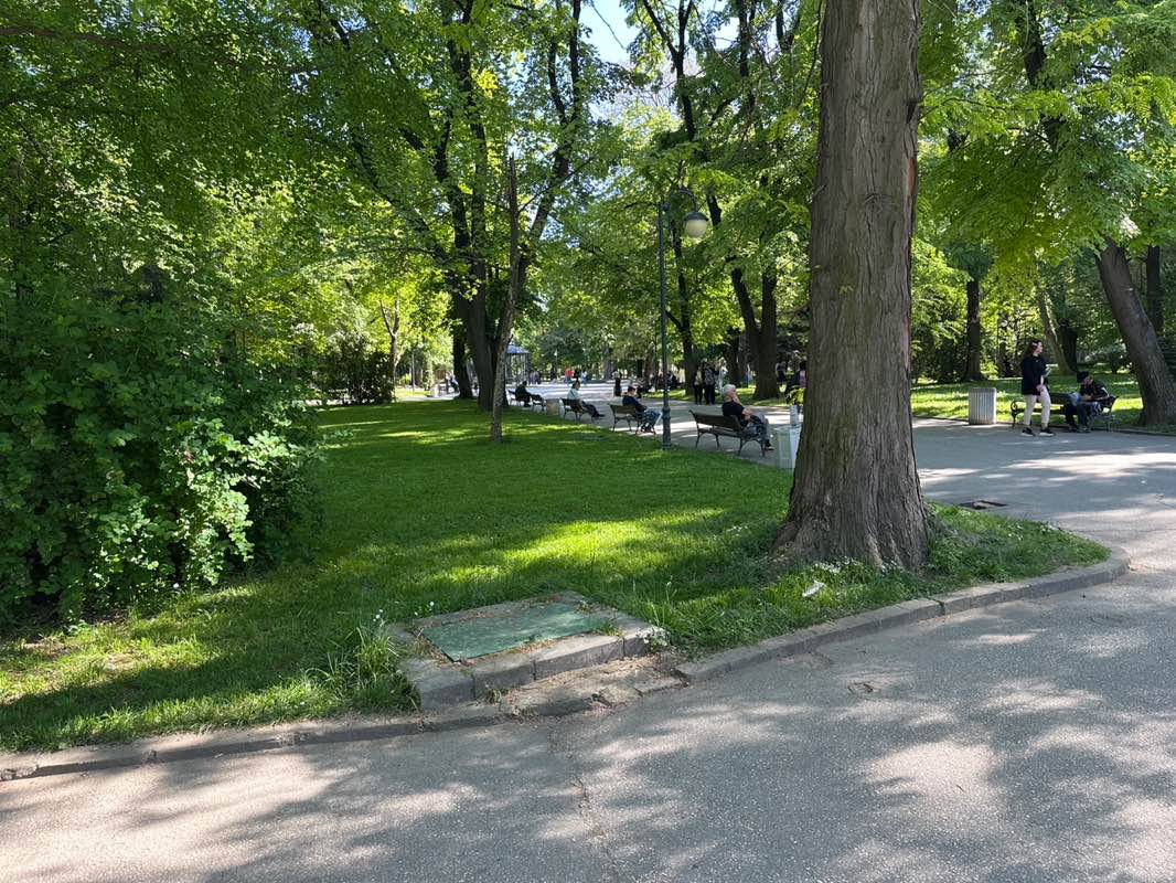 walking near me in парк „Цар Симеоновата градина“ in spring