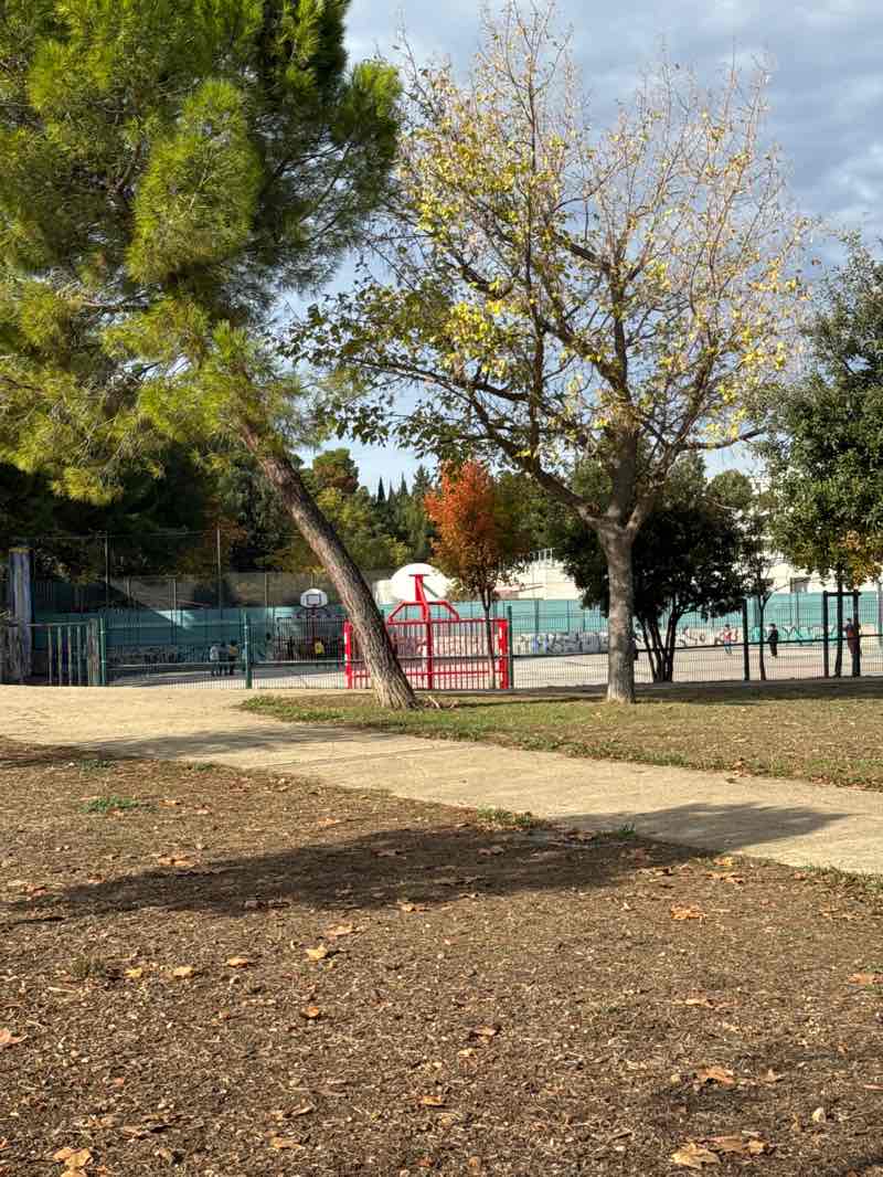 walking near me in Square du Mas Drevon in autumn
