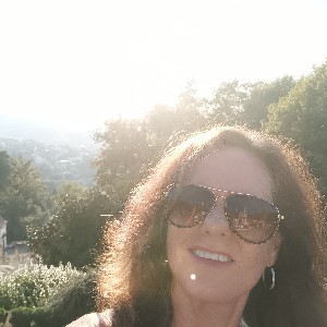 Debbie 🌎🇺🇲❤️🥂