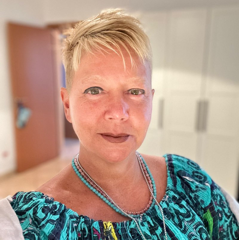 Cloud 🖤🖤🖤🖤 profile