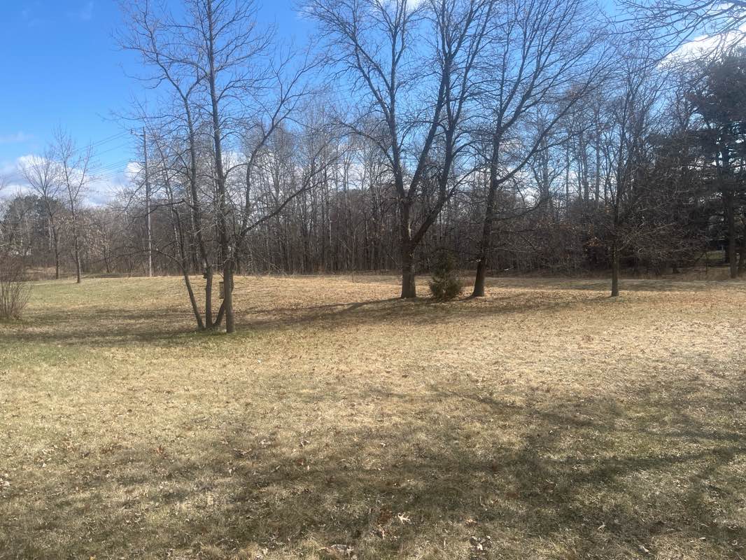 walking near me in Buffalo Hills Park in spring