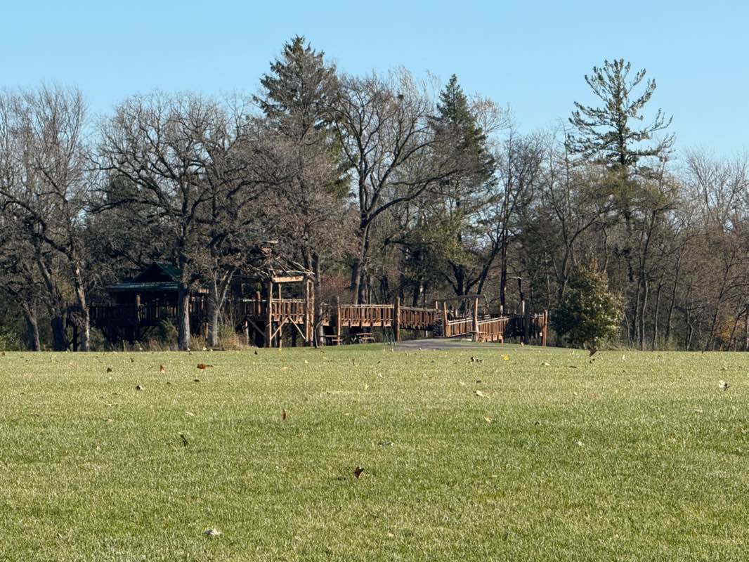 walking near me in Citizens Park in autumn