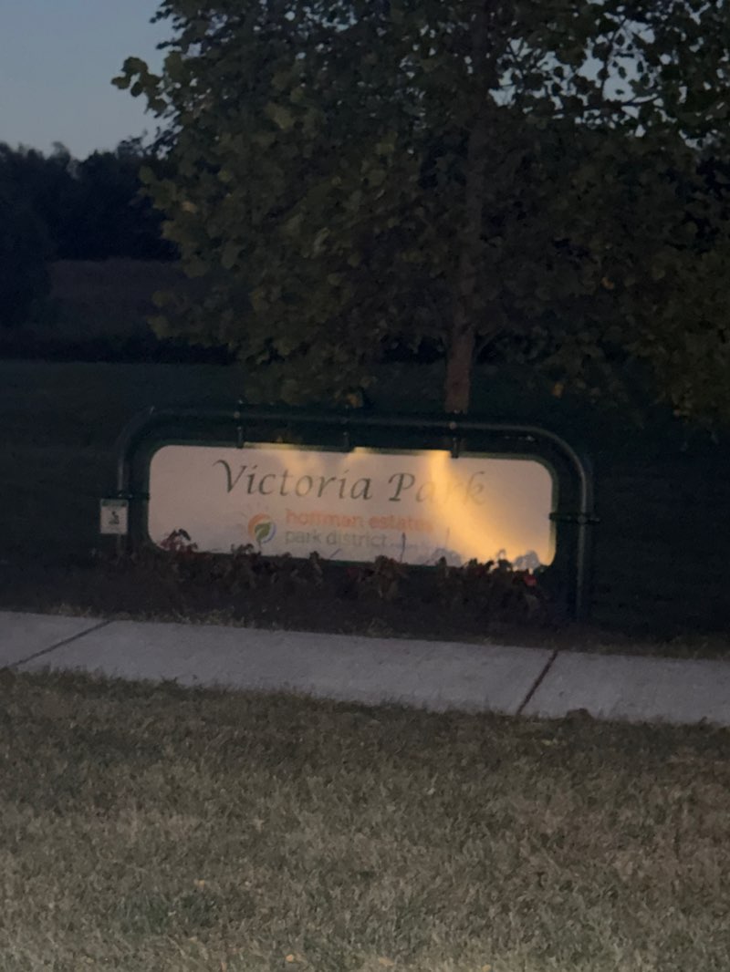 walking near me in Victoria Park in autumn