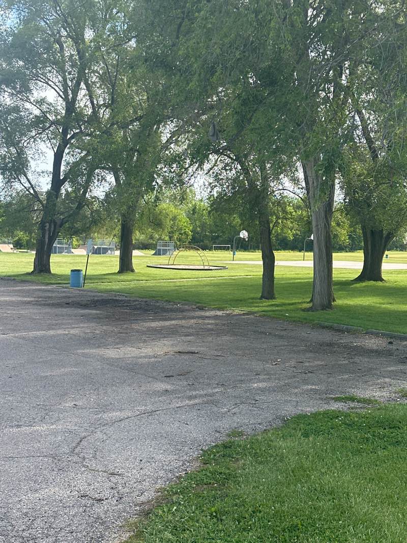 walking near me in Osborn Park in spring
