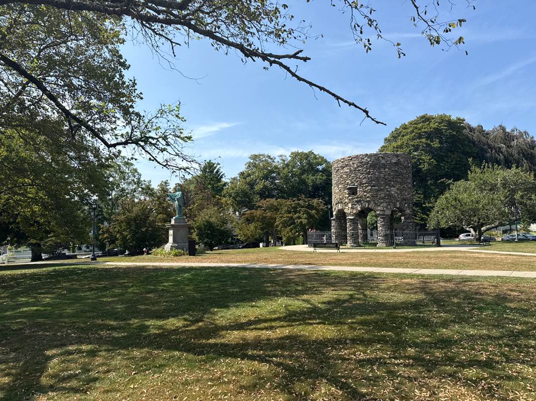 walking near me in Touro Park in autumn