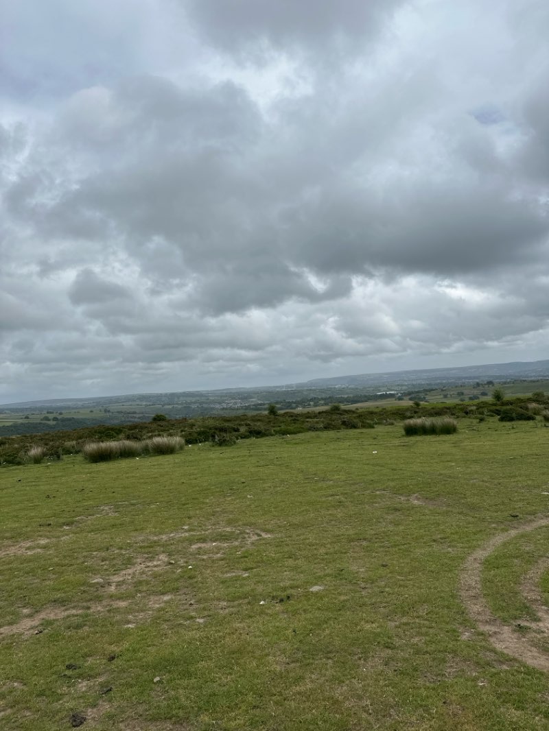 walking near me in Taff Bargoed Park in spring