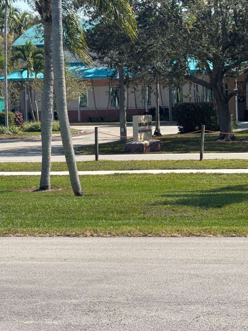 walking near me in Davie Pine Island Park in spring