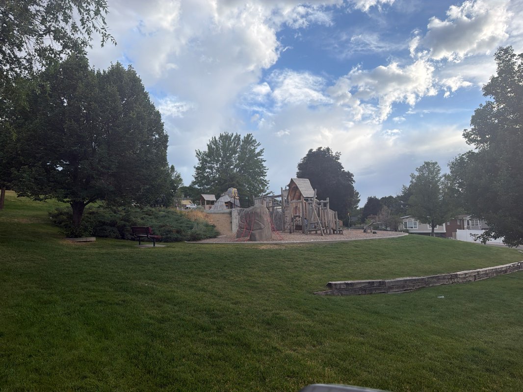 walking near me in Mountain View Park in summer