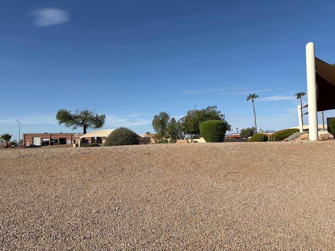 walking near me in Veterans Memoral Park in autumn