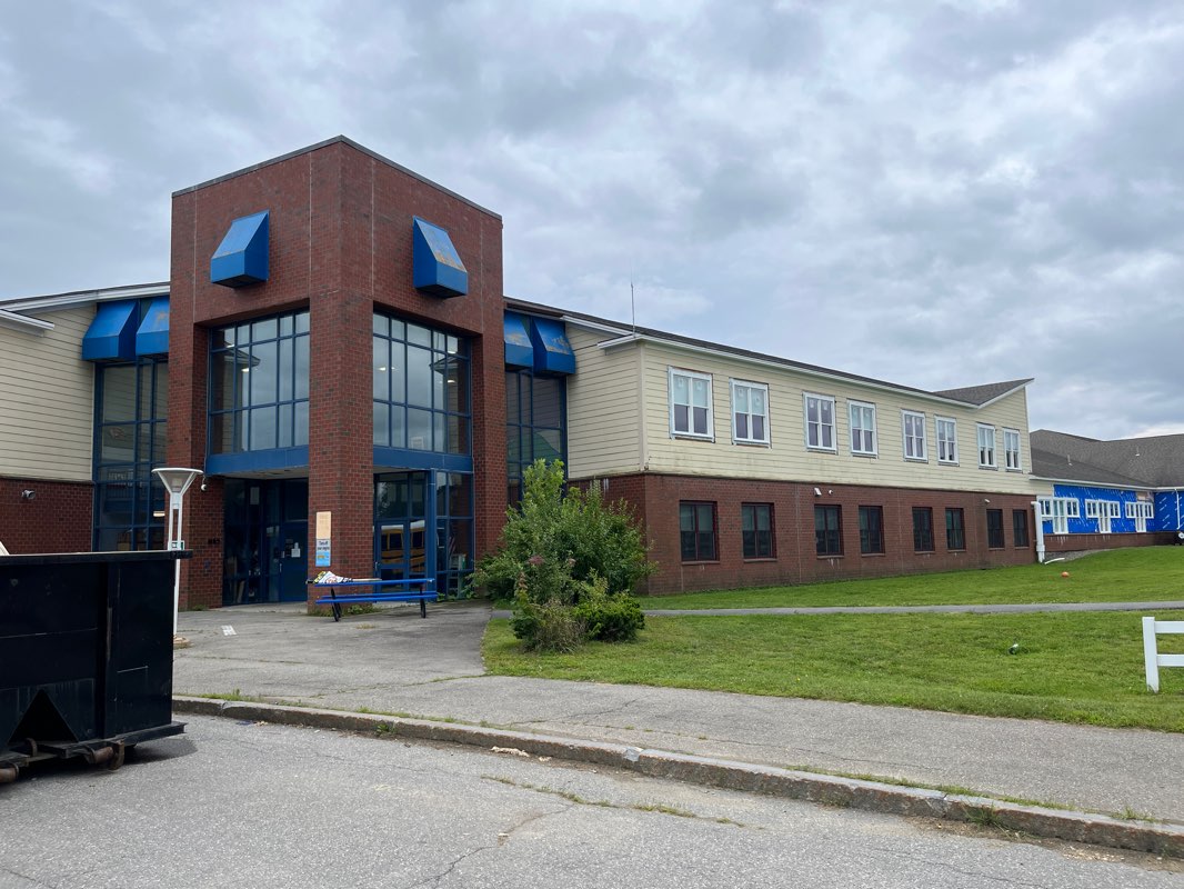 walking near me in Brookfield Park in winter
