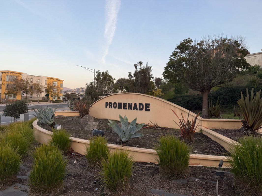 walking near me in Alta Loma Park in autumn