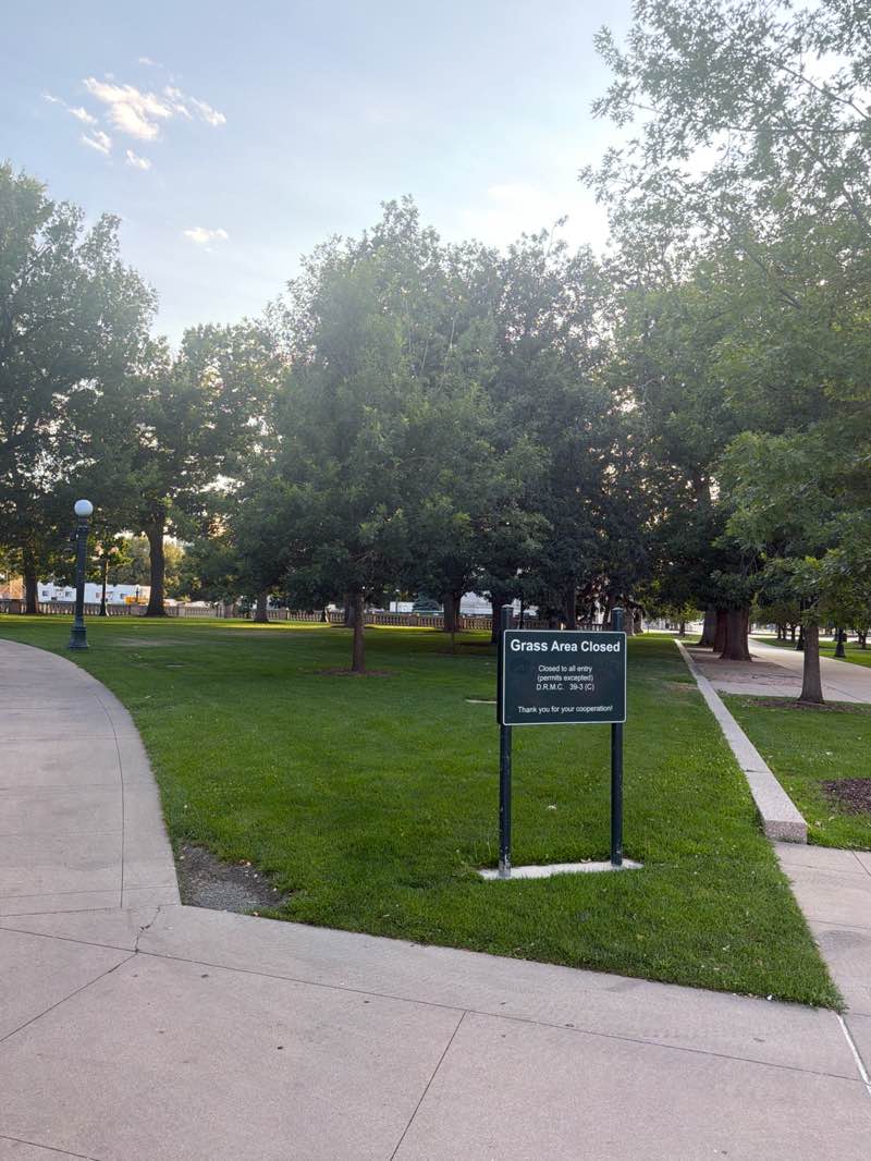 walking near me in Lincoln Memorial Park in summer