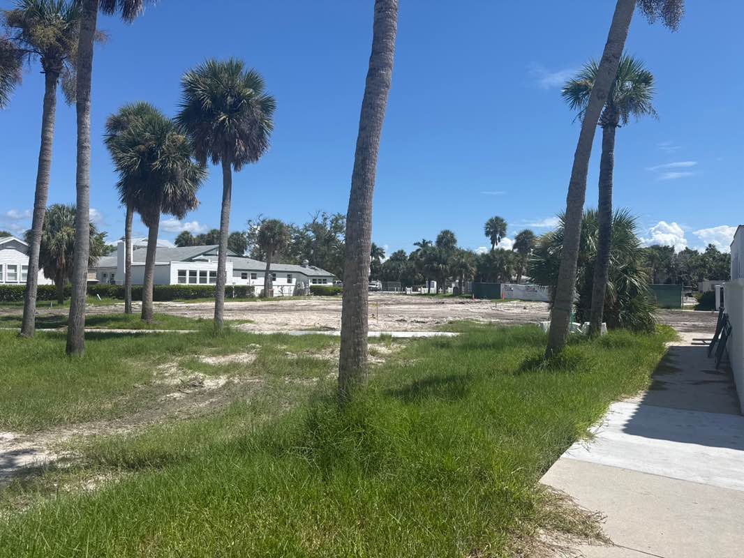 walking near me in Boca Grande Community Park in autumn