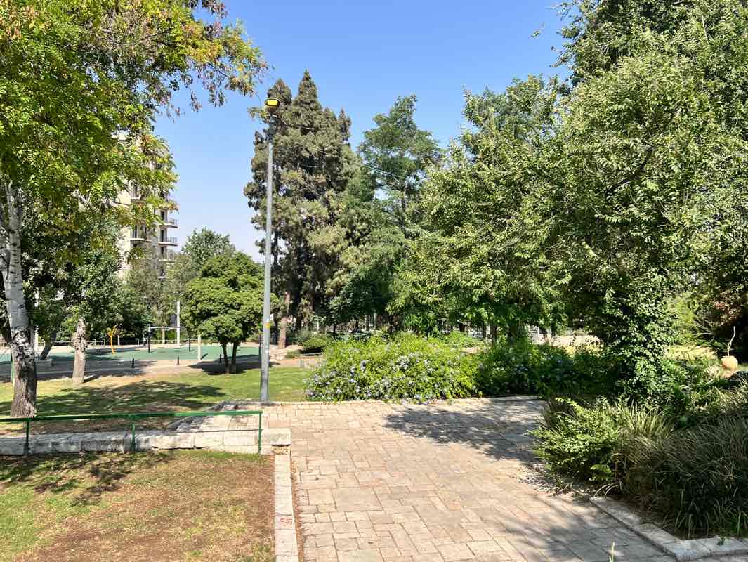 walking near me in Independence Park in summer