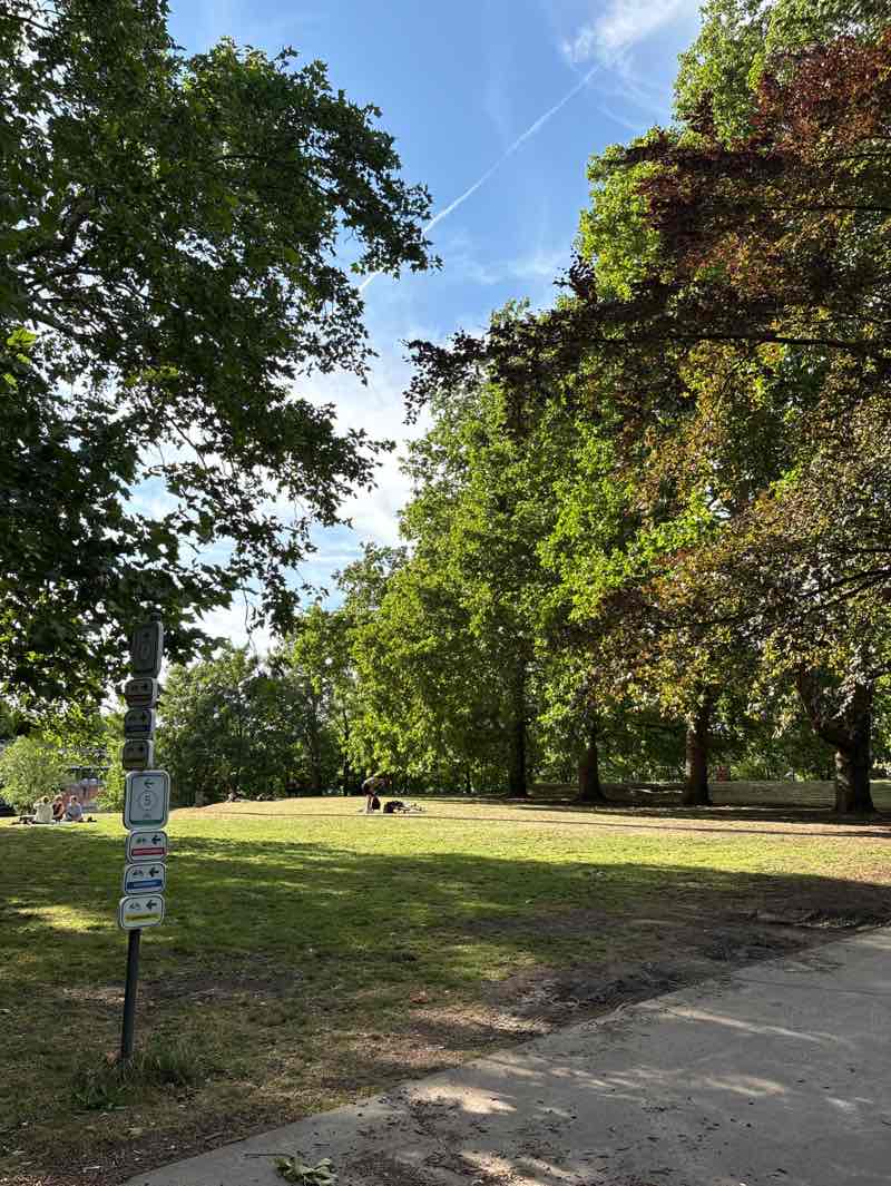 walking near me in Keizerpark in summer