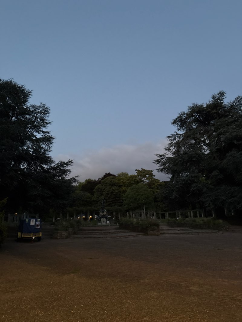 walking near me in Citadelpark in autumn
