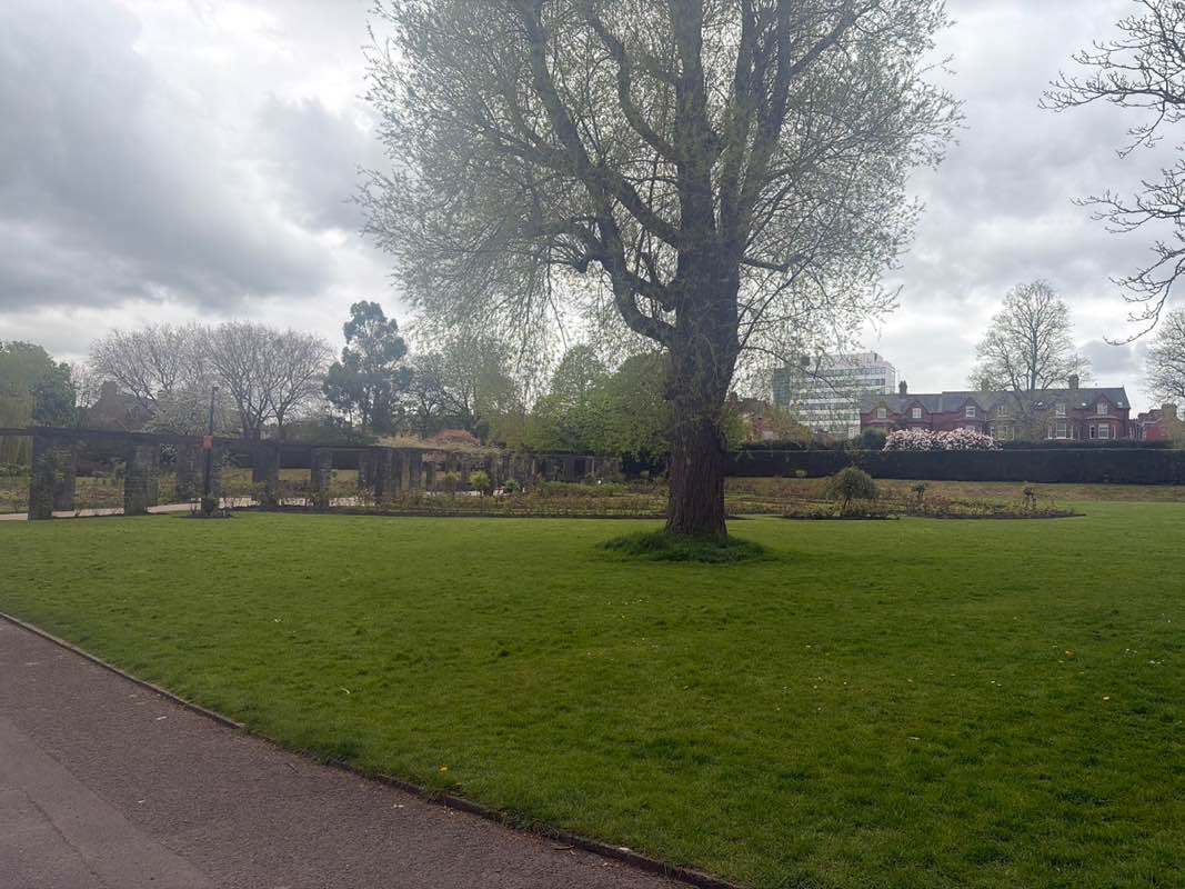 walking near me in Botanic Gardens in spring
