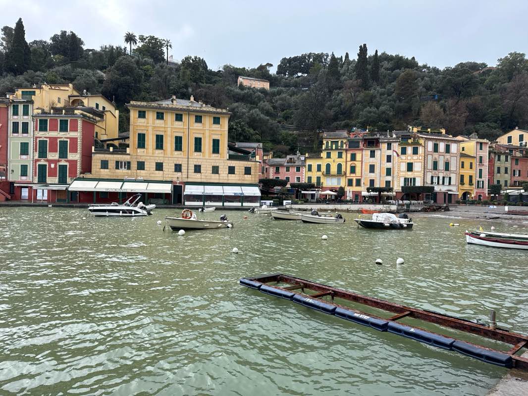 walking near me in Parco Comunale Villa Durazzo in spring