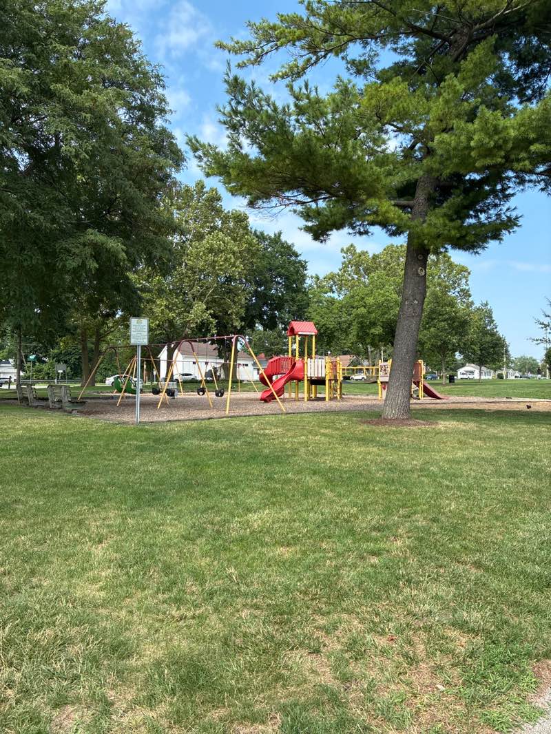 walking near me in Garfield Park in autumn