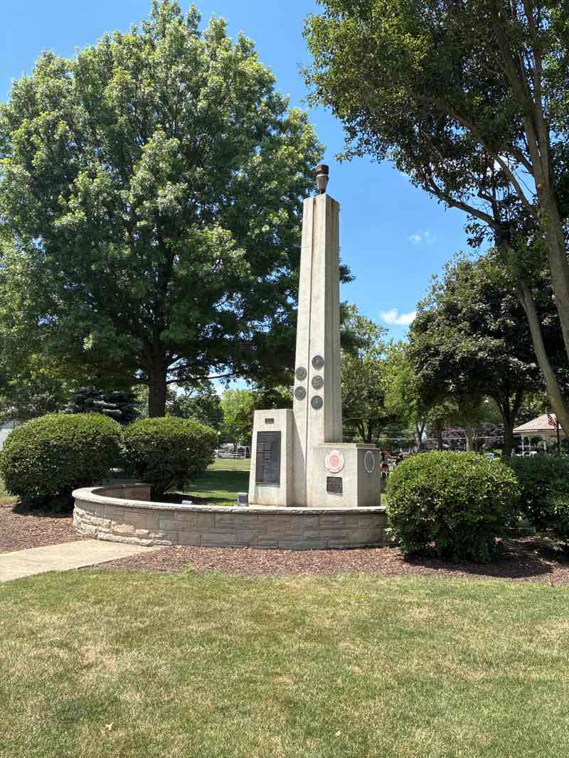 walking near me in Yorkville City Park in summer