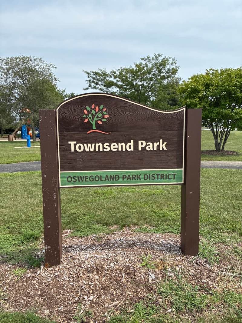 walking near me in Townsend Park in autumn