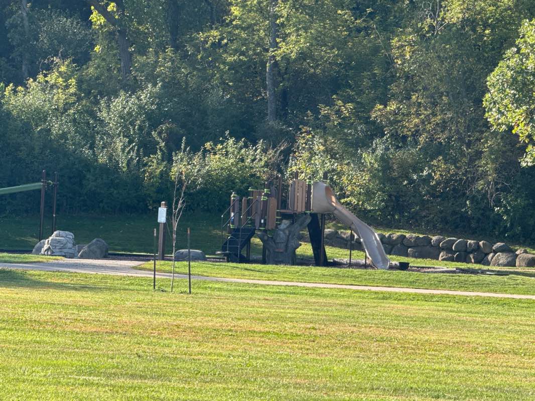 walking near me in Thousand Oaks Park in autumn
