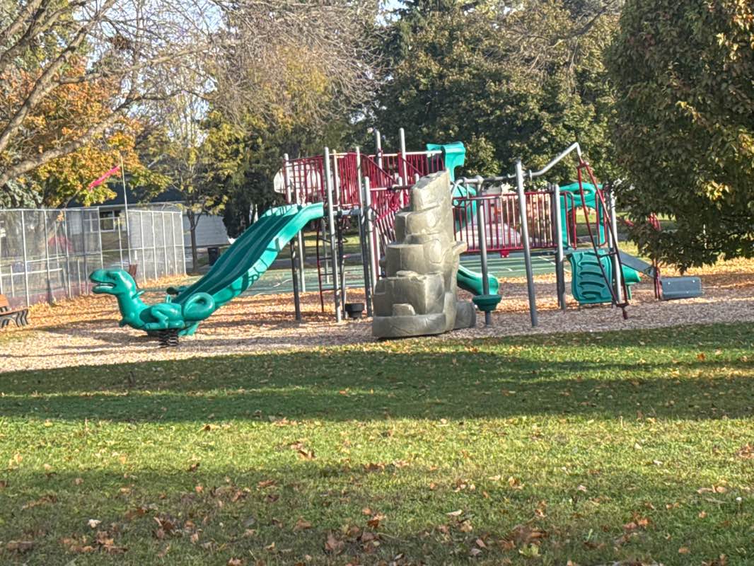 walking near me in Harriet Park in autumn