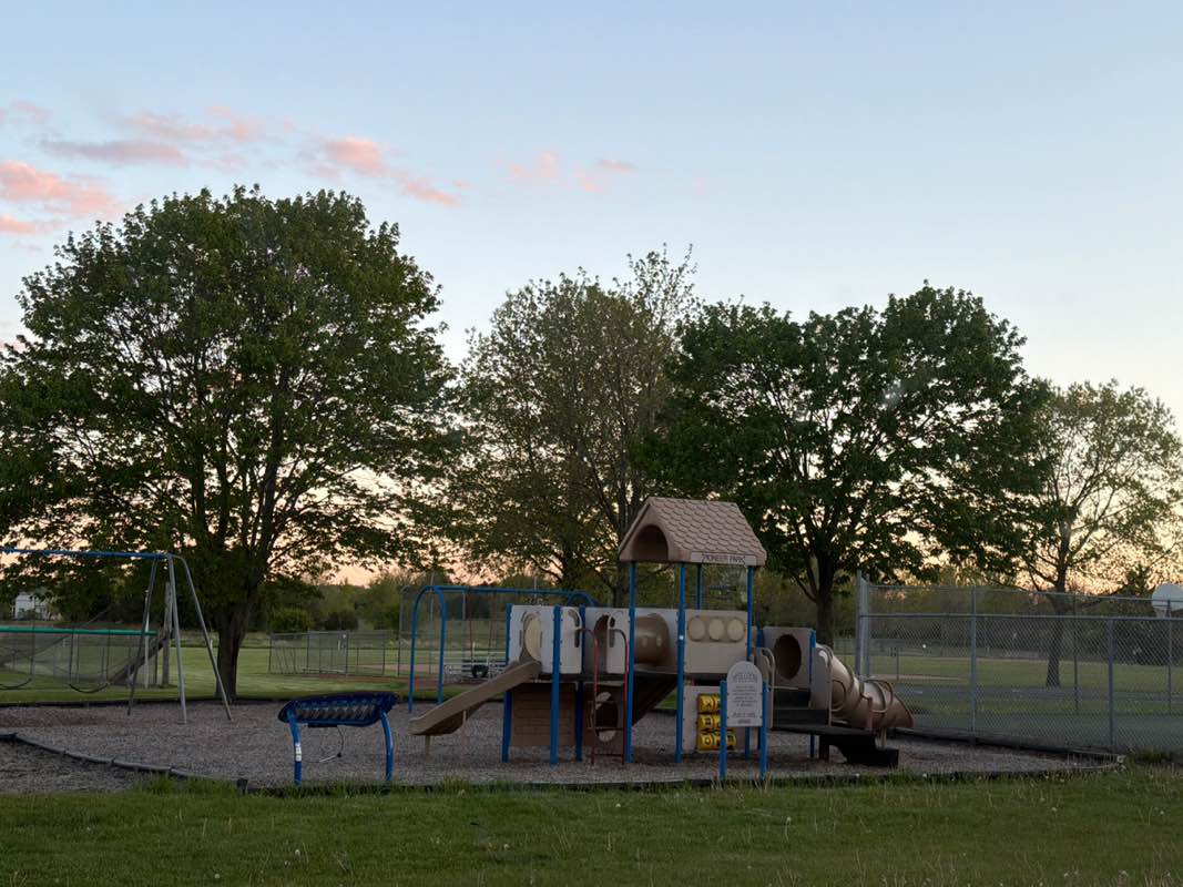 walking near me in Pioneer Park in spring