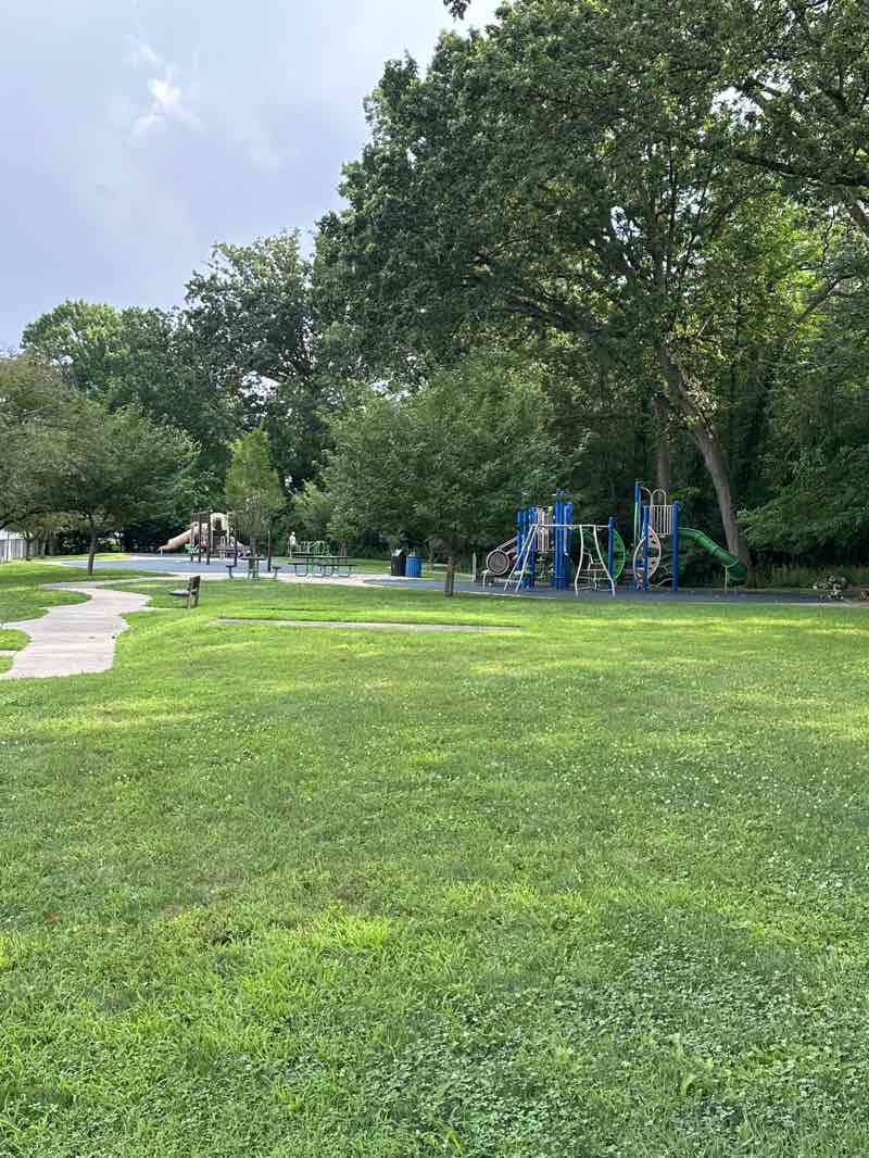 walking near me in Kentnor Street Park in autumn