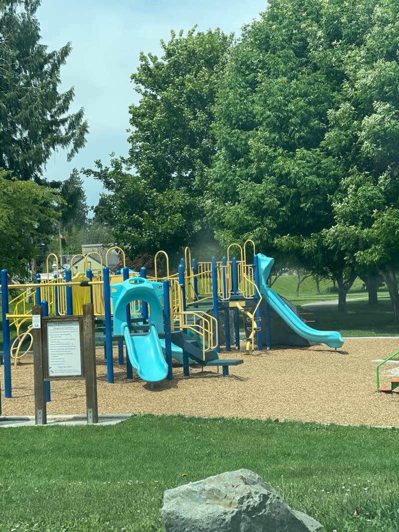 walking near me in Edgewater Park in summer